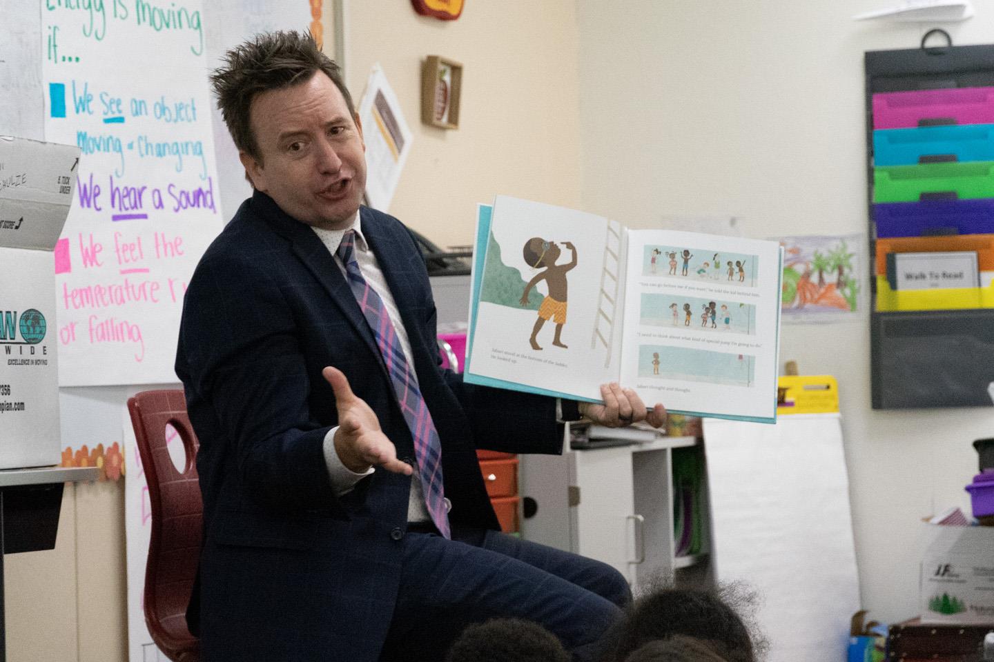 Maricopa County School Superintendent Steve Watson reading Jabari Jumps by Gaia Cornwall to Dani Schulze’s 3rd-grade class at Garfield Elementary School.