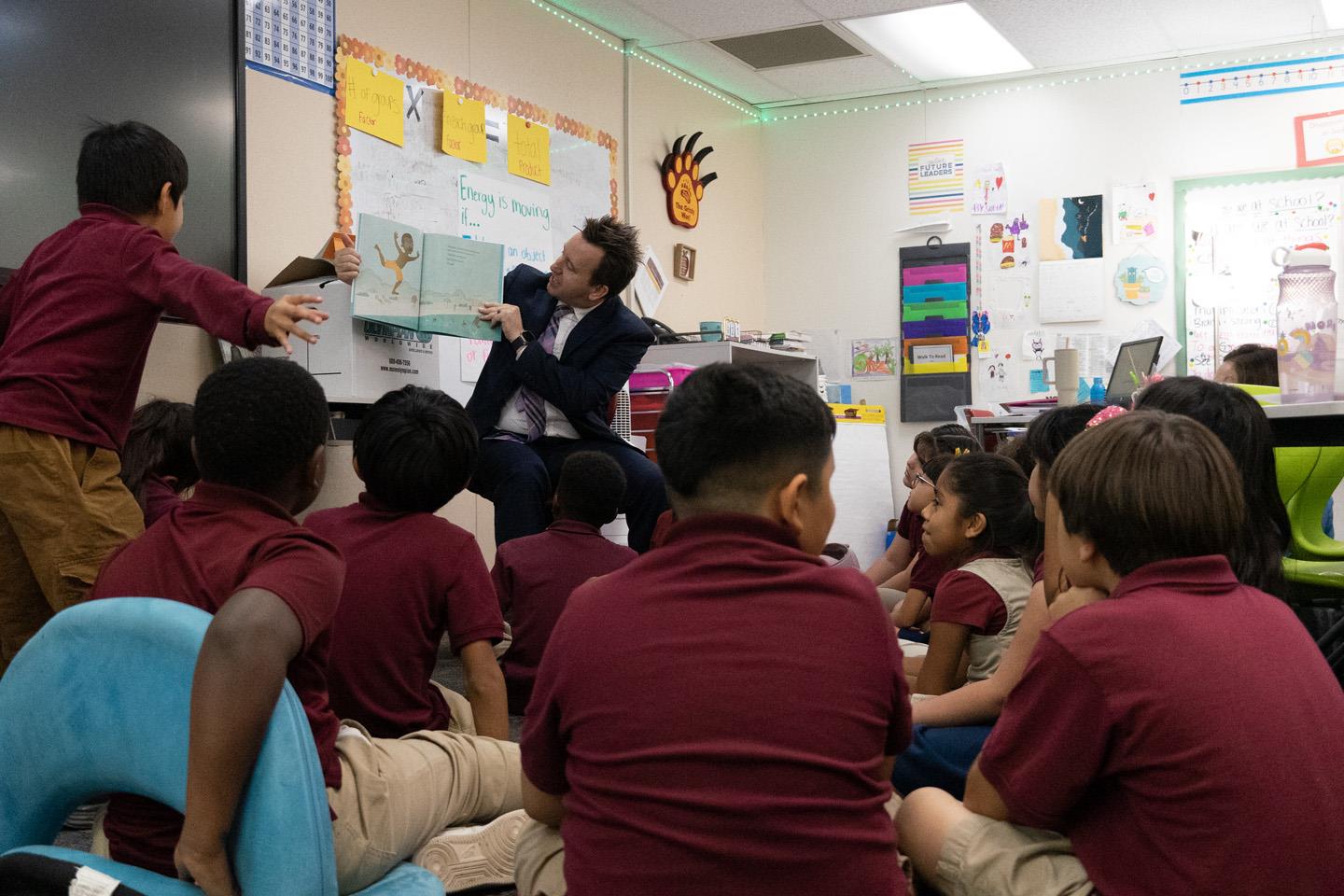 Maricopa County School Superintendent Steve Watson reading Jabari Jumps by Gaia Cornwall to Dani Schulze’s 3rd-grade class at Garfield Elementary School.